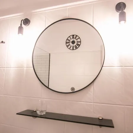 아파트 The Coffee House 트리칼라